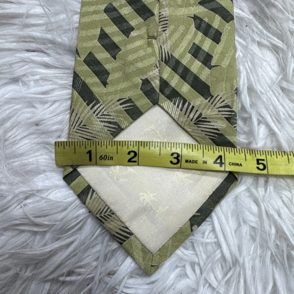Tommy Bahama Men Floral Necktie Palm Tree Tropical Hand Made 100% Silk Tie Green